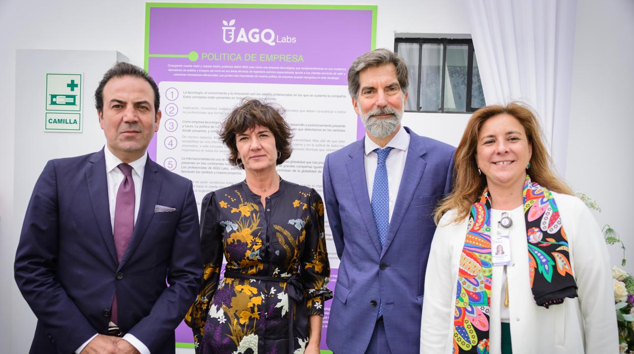 Estanislao Martínez, fundador y presidente ejecutivo de AGQ Labs (izquierda); Coral Zamora, cofundadora y vicepresidenta; el embajador de España en Perú, Ernesto de Zulueta, y Eva Rodríguez, gerente de AGQ Labs en Perú