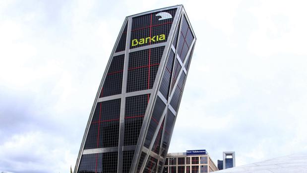 El temor a una Bankia pública y más impuestos al sector hunde a la banca en Bolsa