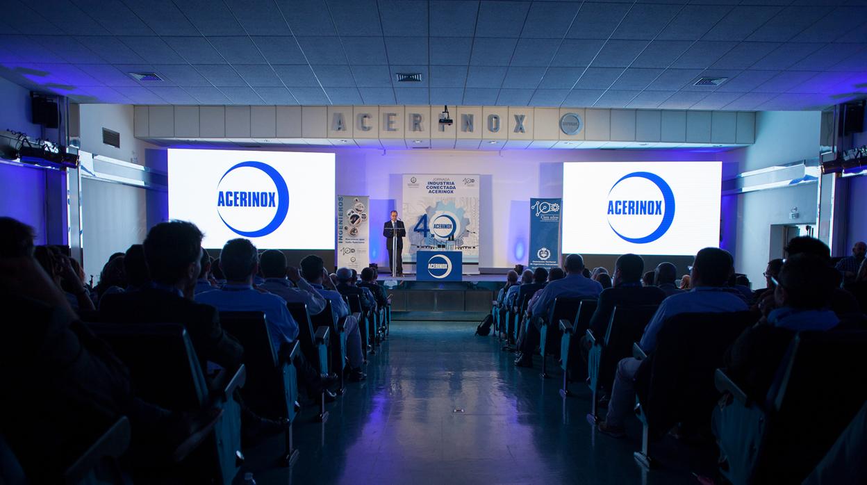 Vistas de unas jornadas sobre la Industria Conectada celebradas en la planta de Acerinox de Los Barrios (Cádiz)