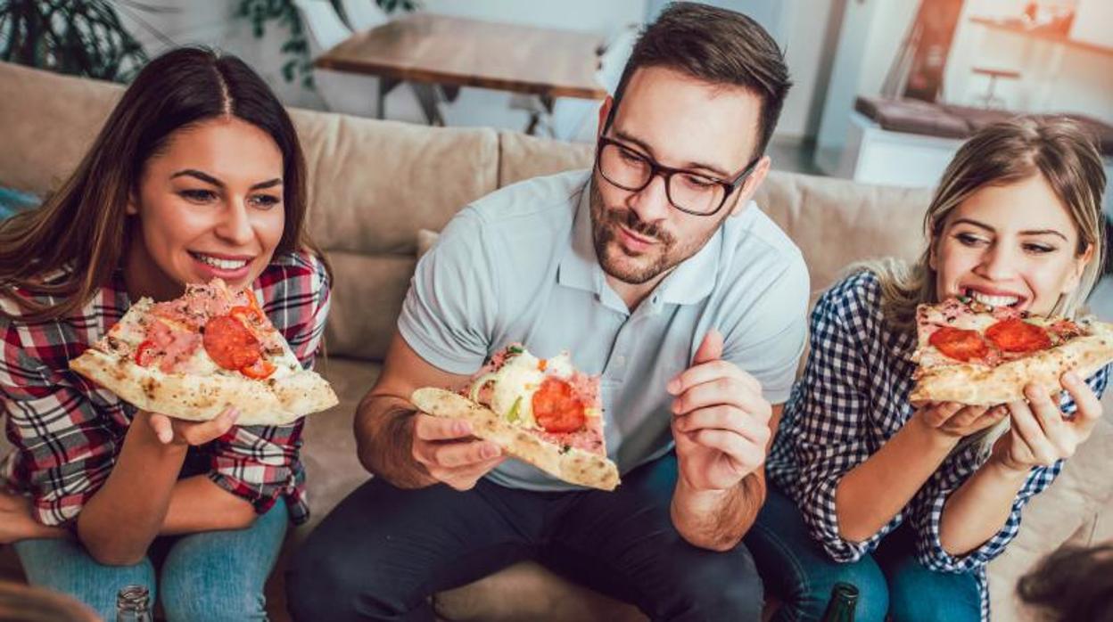 Esta es la razón por la que se dispara tu gasto al comer fuera de casa