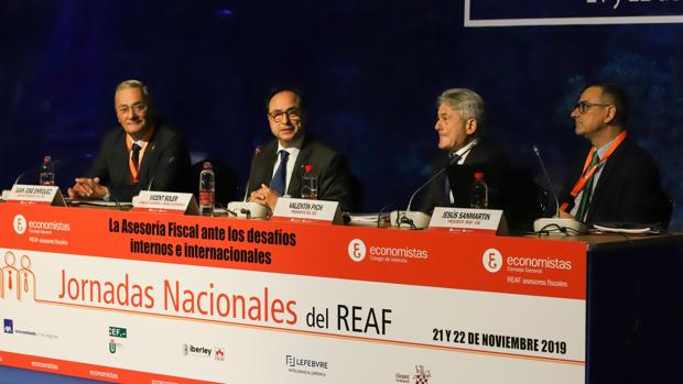 Las empresas estudian repartir ya dividendos para sortear el hachazo fiscal del nuevo Gobierno