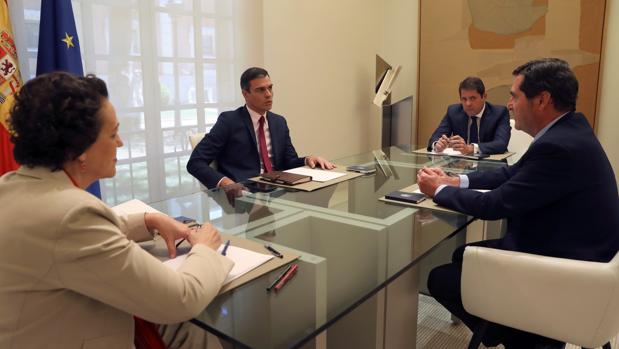 Nueva luz roja: 400 expertos y empresarios creen que la economía española se desacelerará más en 2020