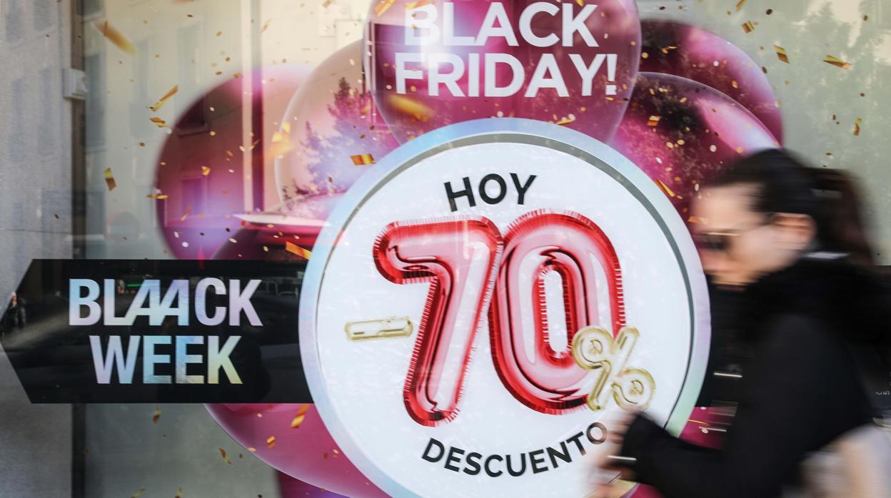 Anuncios del Black Friday en los comercios de la ciudad