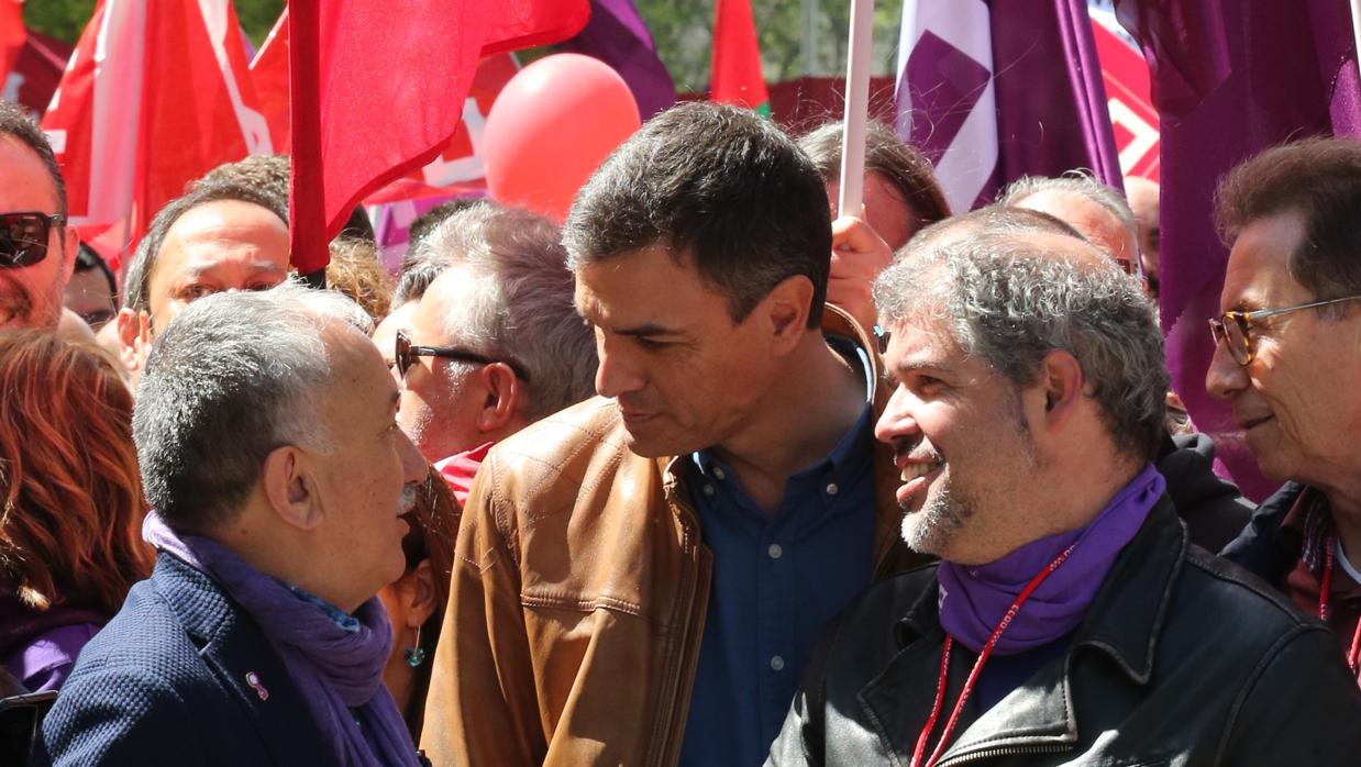 Álvarez, Sánchez y Sordo durante una manifestación por el 1 de mayo