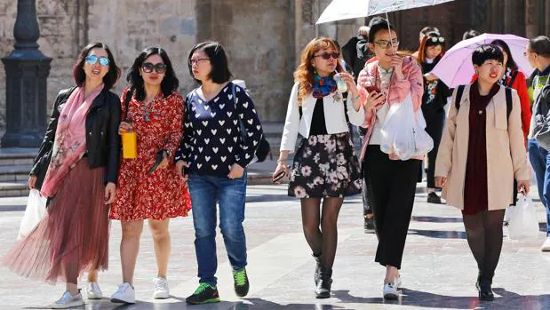 Los turistas chinos gastan al día casi el triple que británicos y alemanes