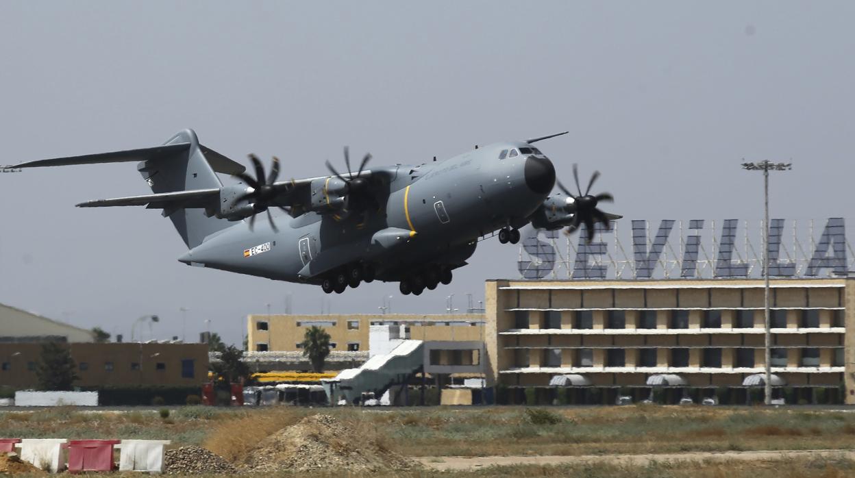 En 2009 tuvo lugar el primer vuelo del A400M y en 2013 se entregó el primer avión a las Fuerzas Armadas de Francia