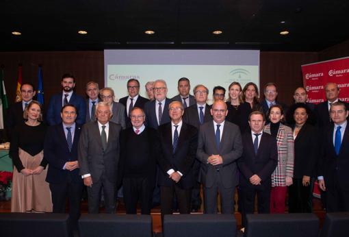 El consjero de Economía, Rogelio Velasco (en el centro) asistió al Pleno del Consejo