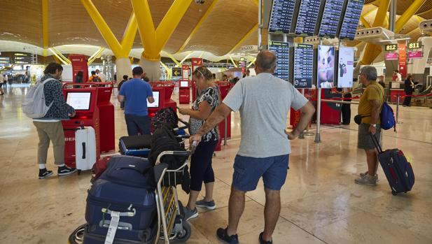 Los aeropuertos españoles baten récords de viajeros en 2019 y otras noticias económicas