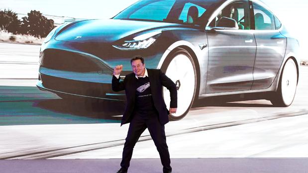 El «Gordo» que espera a Elon Musk: 350 millones de dólares si supera el valor de Facebook en Bolsa