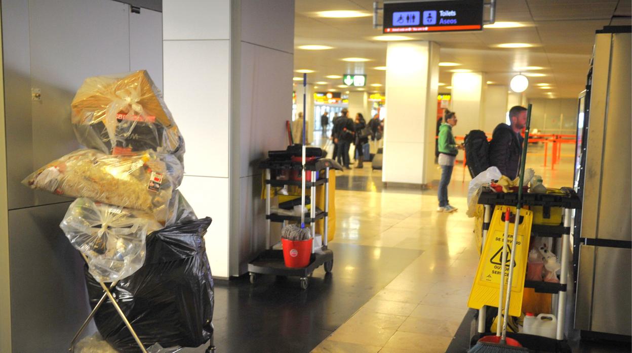 Foto de archivo de la huelga de limpieza que asoló Barajas en 2013