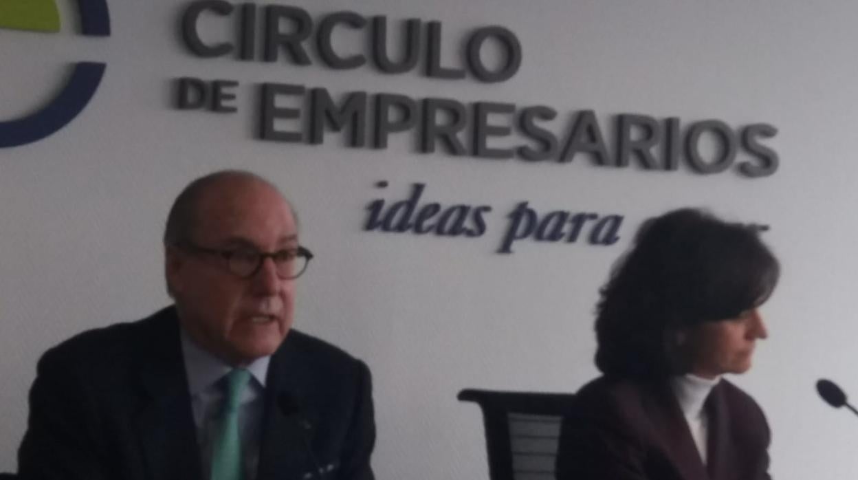 John de Zulueta y Teresa Rasero, esta mañana, en el Círculo de Empresarios