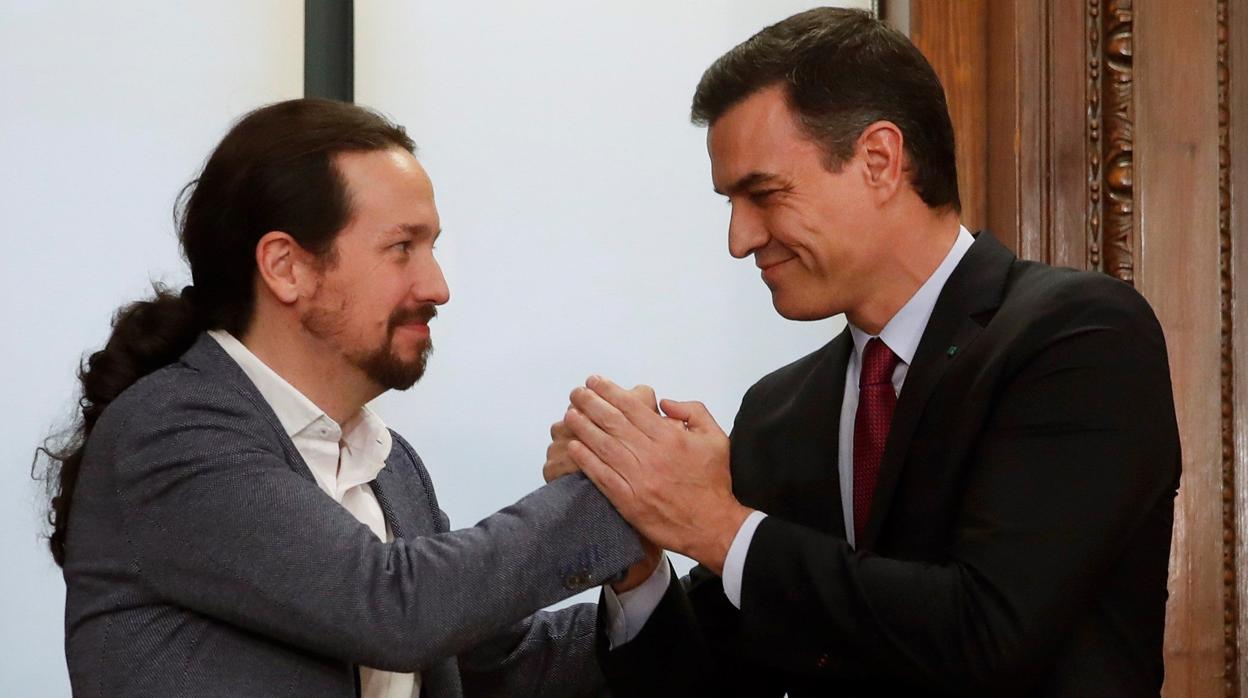 El vicepresidente del Gobierno, Pablo Iglesias, junto al presidente, Pedro Sánchez