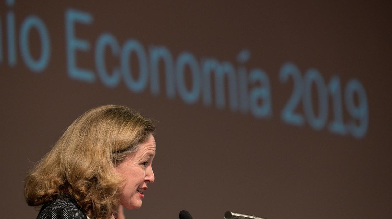 La vicepresidenta económica del Gobierno Nadia Calviño interviene en el acto de entrega del Premio Economía en A Coruña