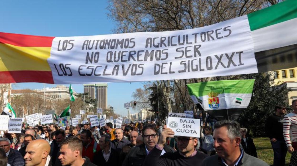 Miles de autónomos exigen en Madrid las mismas prestaciones que los trabajadores asalariados