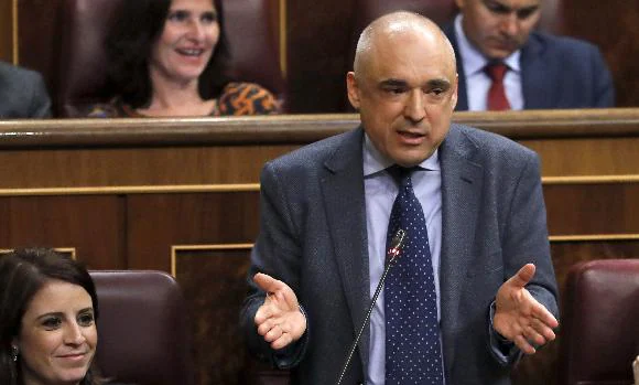 El PSOE busca acabar con el veto del Senado a la senda de déficit