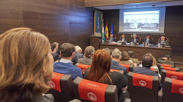 Frente empresarial en Sevilla para que Santa Bárbara fabrique en Alcalá el carro de combate