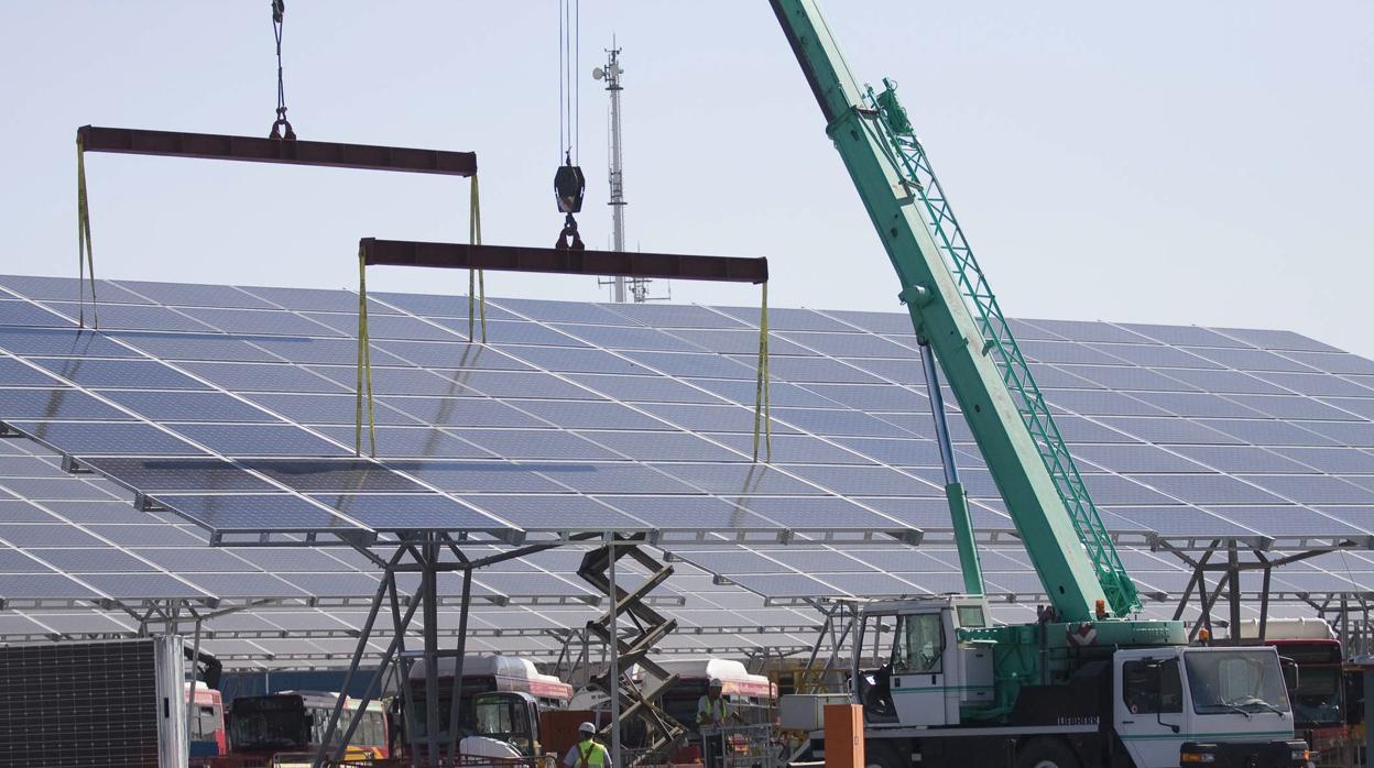 Instalación de una planta fotovoltaica en Sevilla