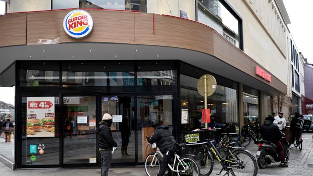 Burger King anuncia un ERTE para sus 14.000 empleados y McDonald´s suspende su actividad
