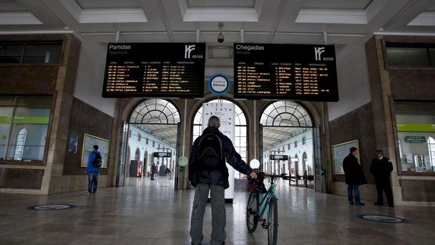 Suspendidos los trenes que comunican España con Portugal por el coronavirus