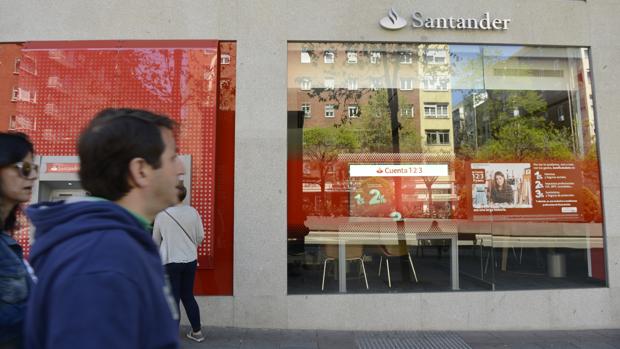 El Santander garantiza a su plantilla que no hará ningún ERTE durante el brote del coronavirus