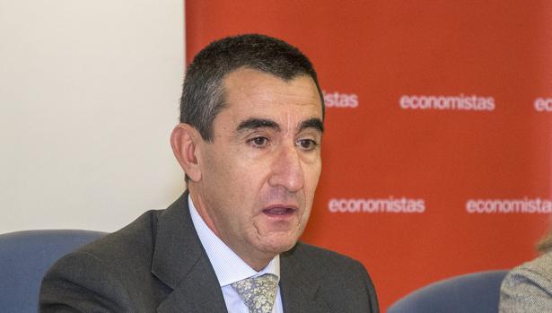 Los economistas piden aplazar el pago de impuestos para facilitar liquidez a las empresas