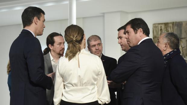 Sánchez prohíbe los despidos y CEOE le avisa que frustrará la recuperación