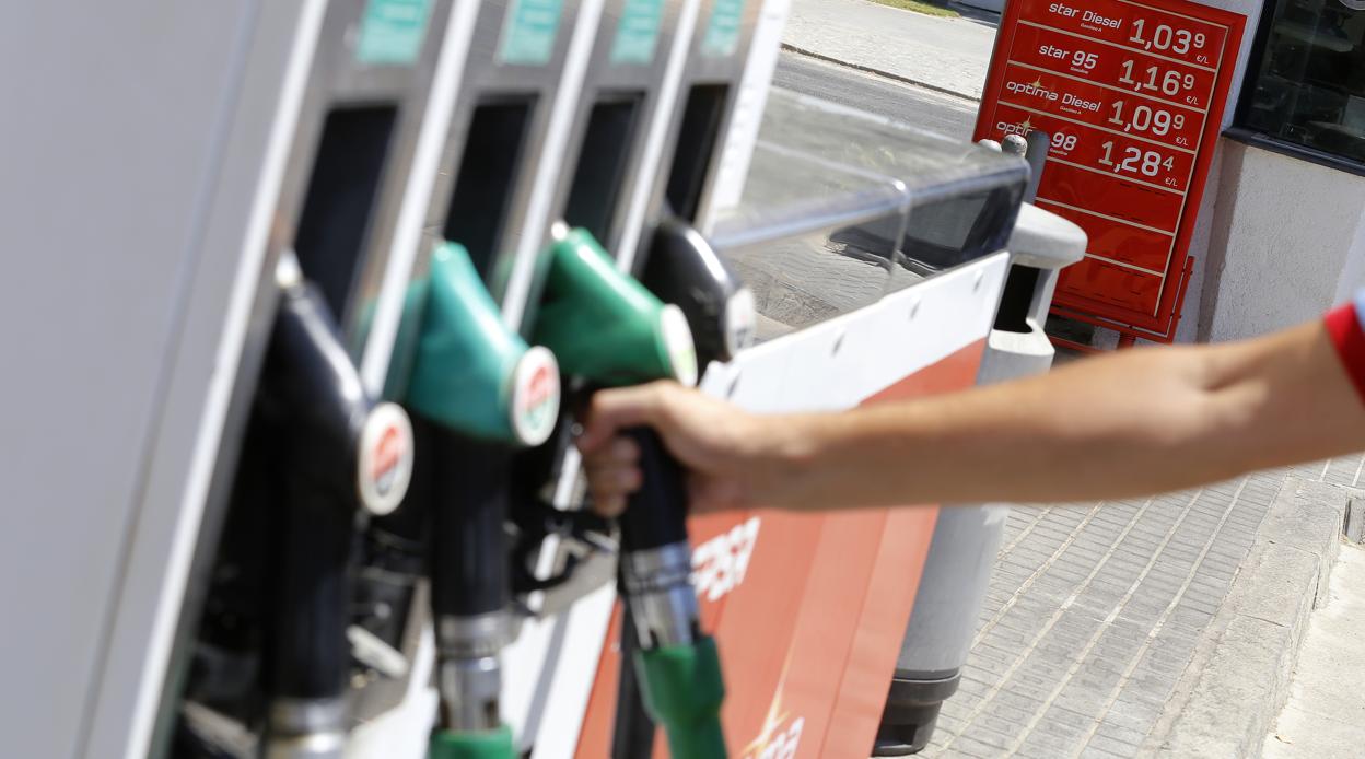 Los precios caen en marzo seis décimas por las gasolinas, hasta el 0,1%