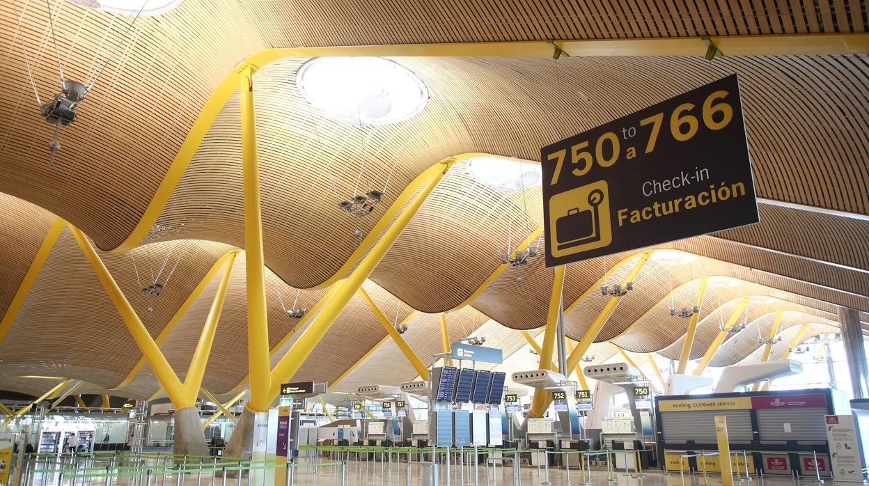 Aeropuerto de Barajas vacío por la cuarentena