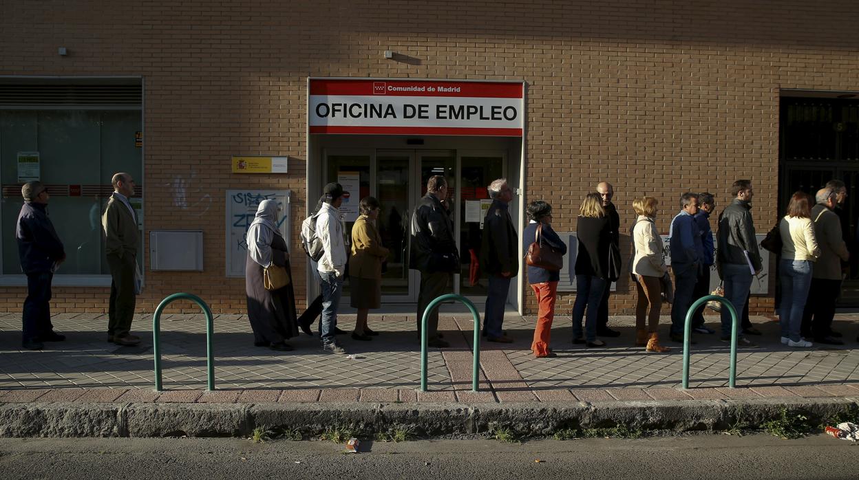 La crisis arrasa con 834.000 empleos en 14 días y deja tocado el turismo