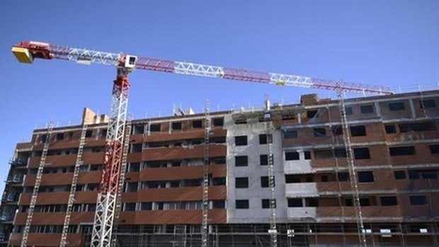 El Gobierno prohíbe las obras en edificios que estén habitados