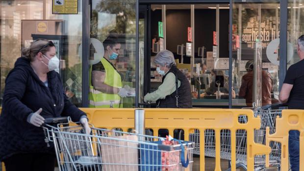 La OCU detecta solo subidas puntuales de los precios en supermercados online durante la Semana Santa