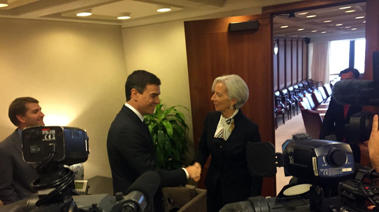 Foto de archivo de un encuentro entre el ahora presidente del Gobierno Pedro Sánchez y la presidenta del BCE, Christine Lagarde