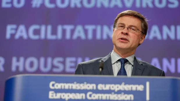La Comisión Europea relajará los requisitos de capital a los bancos para incentivar el préstamo