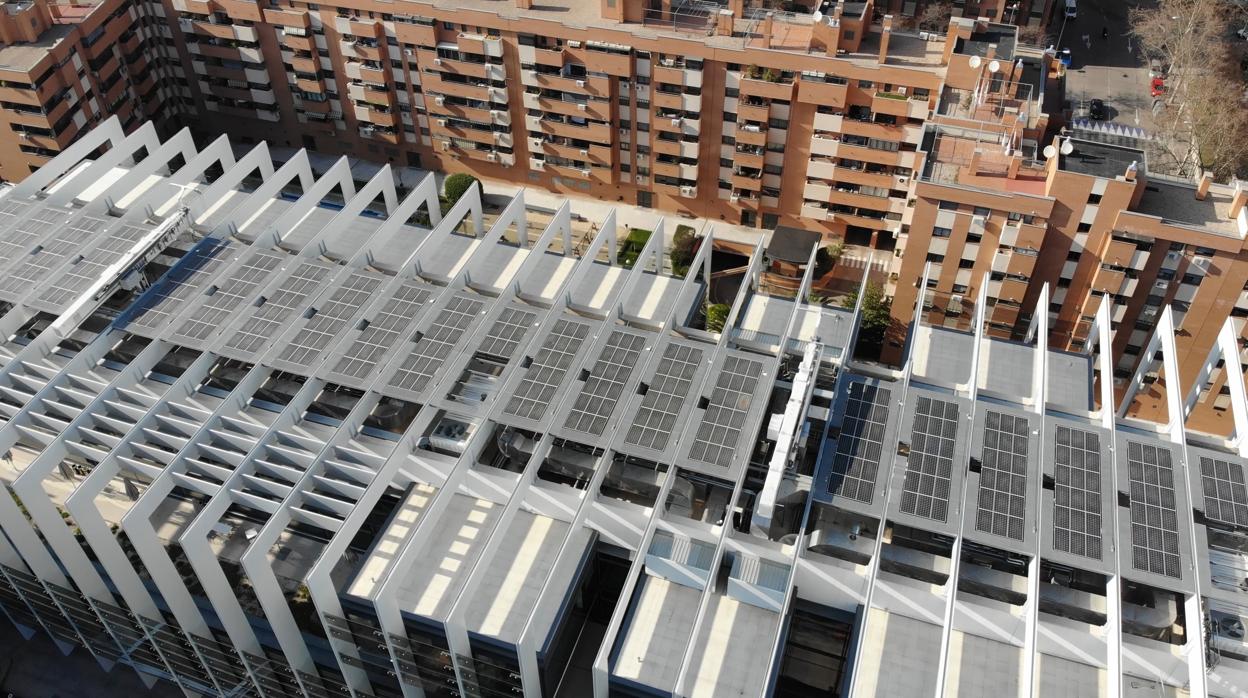 Placas solares instaladas en la propia sede de Repsol