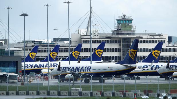 Ryanair readmite a empleados de Girona y Canarias afectados por ERE y los mete en un ERTE