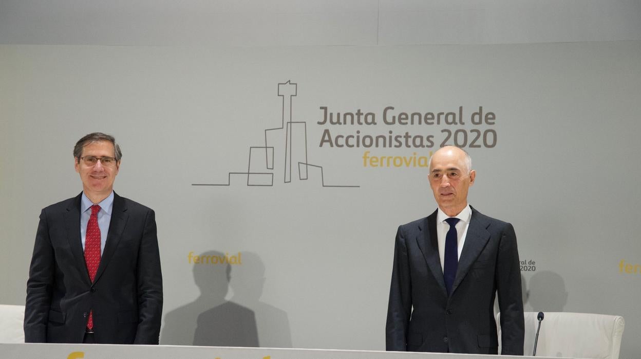 El presidente de Ferrovial Rafael del Pino (dcha) y el consejero delegado del grupo constructor, Ignacio Madridejos (izda)