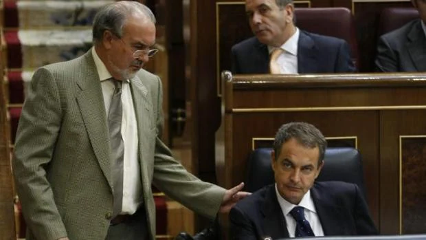 Diez años del «tijeretazo» de Zapatero