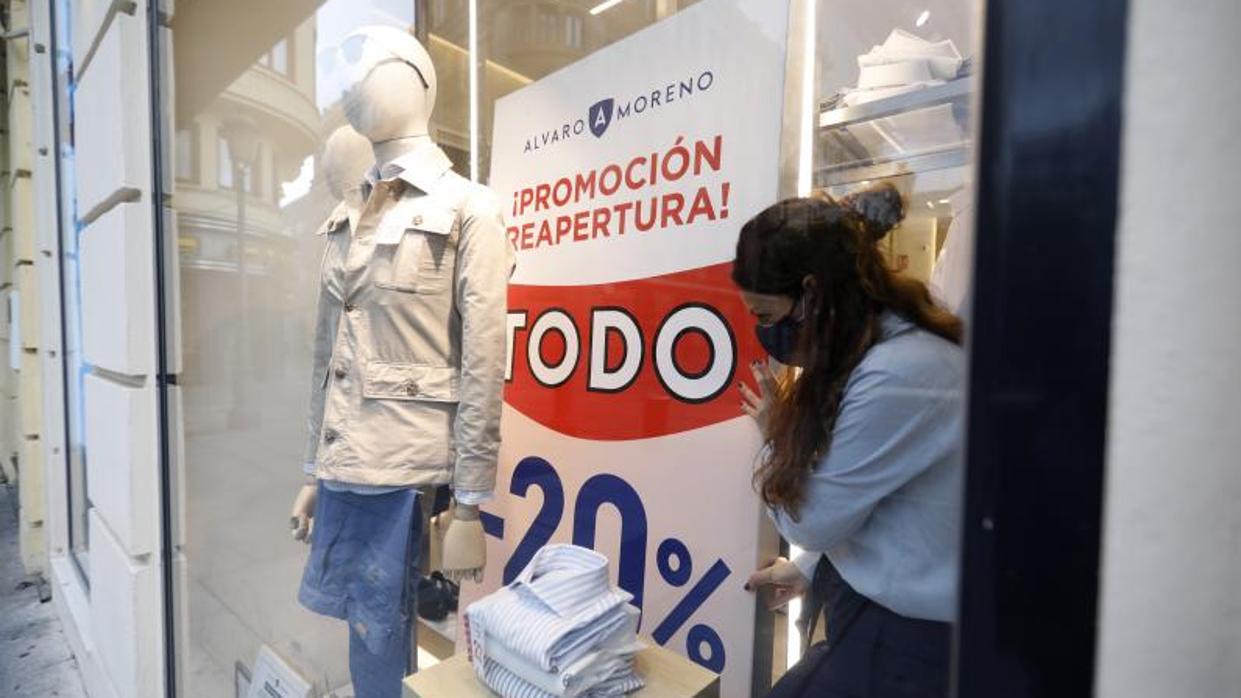 Rebajas en una tienda en pleno estado de alarma