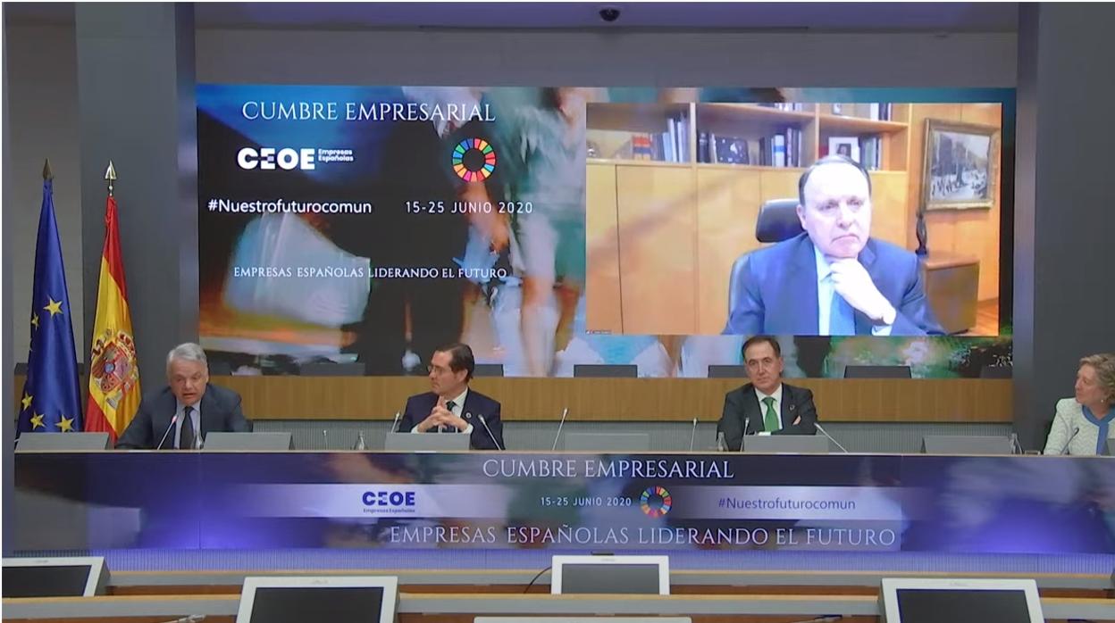 Los líderes del sector asegurador durante la cumbre de CEOE