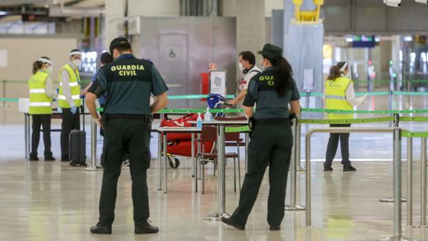 Si las medidas sanitarias te hacen perder el avión o tu escala, no podrás ser indemnizado