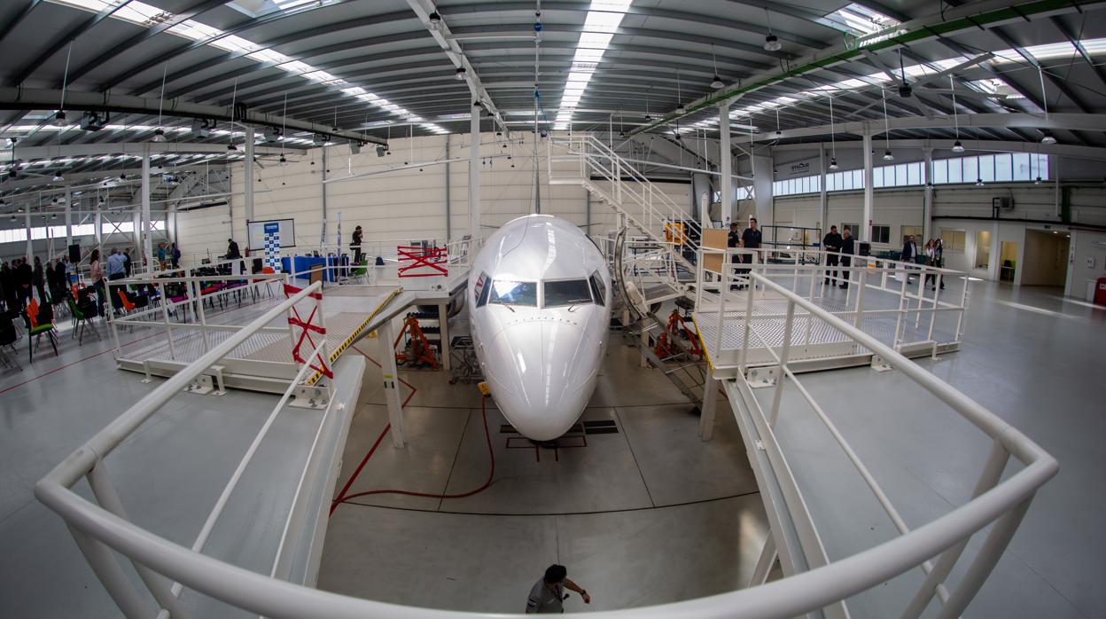 Hangar de mantenimiento de aviones der Ryanair en Sevilla, un centro similar al proyectado por Willis