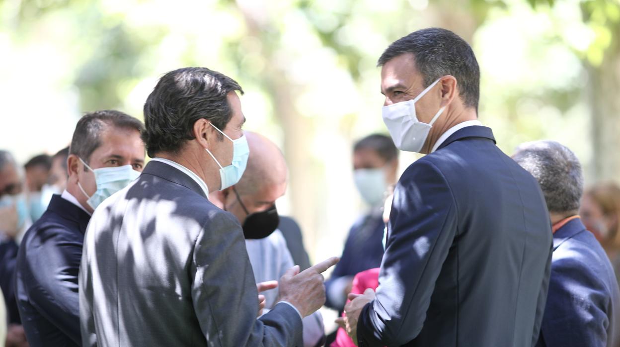 Antonio Garamendi, presidente de la CEOE, junto al presidente del Gobierno, Pedro Sánchez