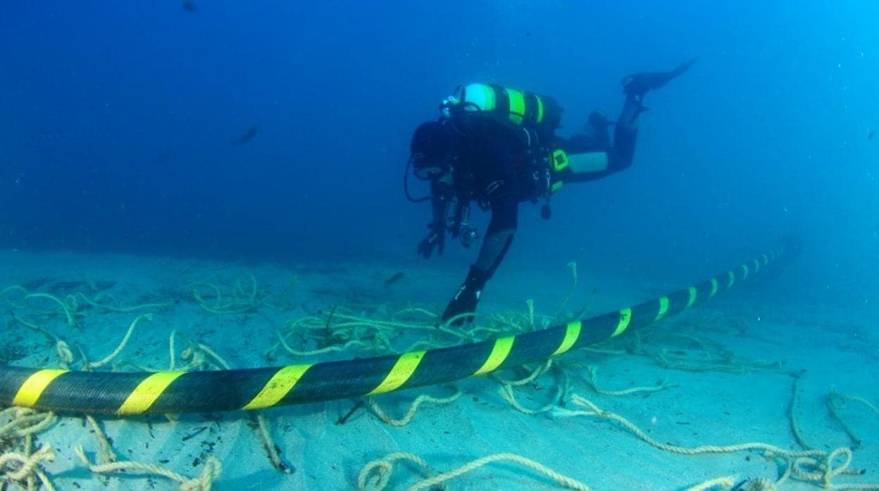 Cable eléctrico submarino entre Mallorca y la península cerca de la playa de Santa Ponsa