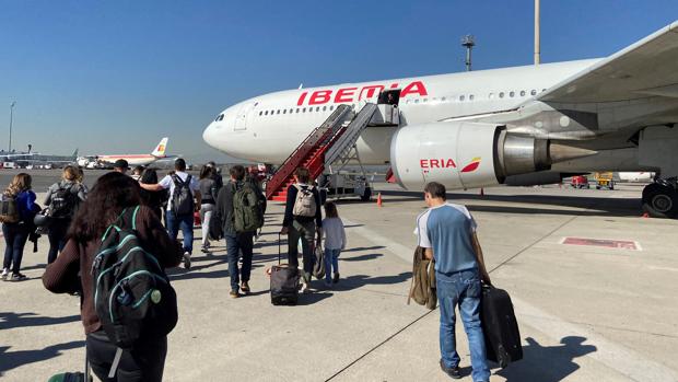 Las compañías aéreas deben llevar mascarillas para vender en los aviones