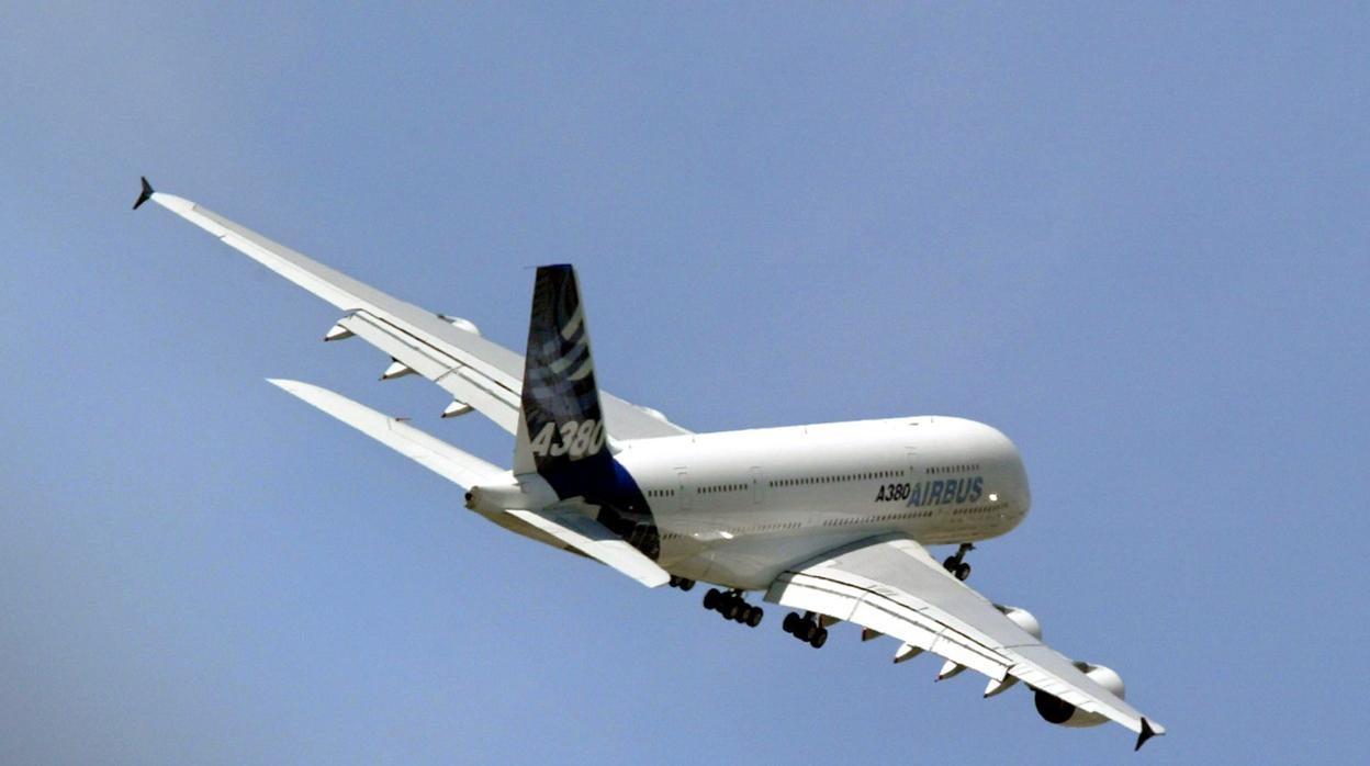 El A380 en pleno vuelo en abril de 2005 en el aeropuerto de Toulouse-Blagnac'