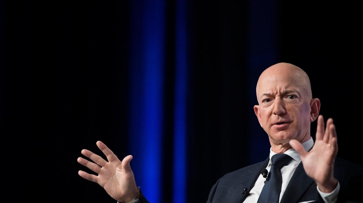 Jeff Bezos, propietario y máximo responsable de Amazon sigue encabezando la Lista Forbes con una fortuna valorada en unos 126.500 millones