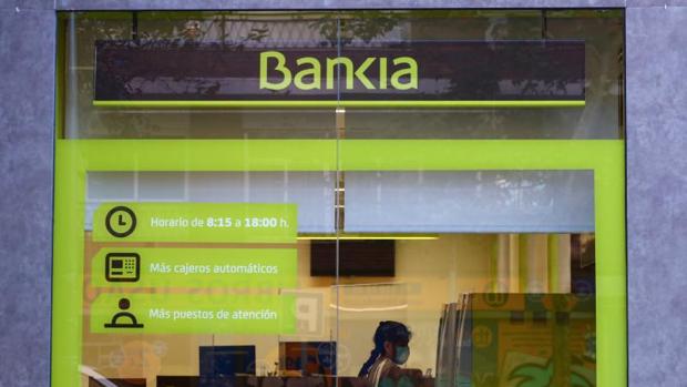¿Cómo afectará la fusión entre Bankia y Caixabank a los clientes?