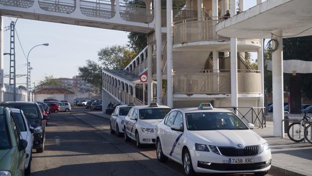 Los taxistas piden participar en los concursos públicos de transporte escolar, laboral y sanitario