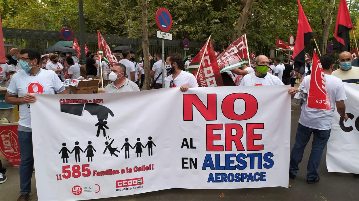 Protesta de los trabajadores de Alestis en Sevilla