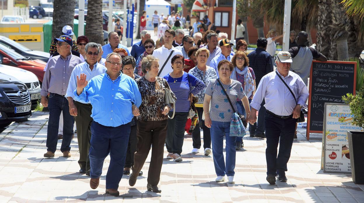 El Gobierno suspende la temporada de los viajes del Imserso por la pandemia